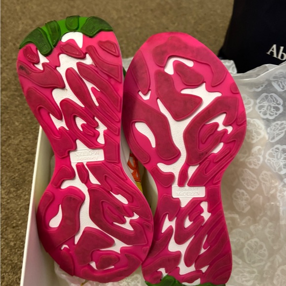 Alexander McQueen sneakers women’s size 36(6) practically new only worn once - Picture 2 of 6